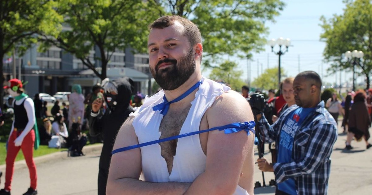 Male Hestia Cosplayer Asks, 'Is It Wrong to Pick Up Dudes in a Dungeon?' -  Interest - Anime News Network