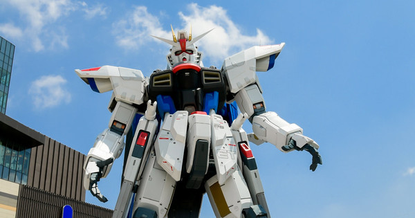 life size freedom gundam