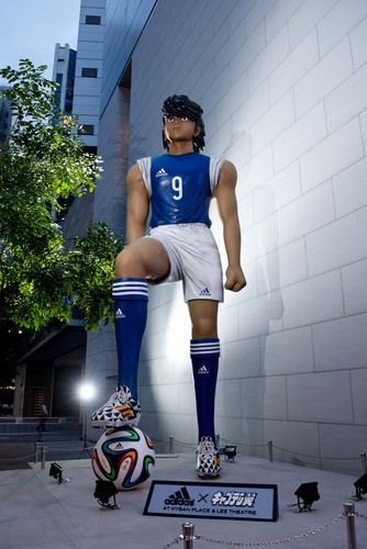 captain tsubasa statue